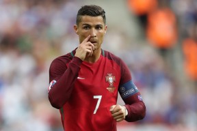 开云体育app在线-中国男篮防守强度亟需恢复曾经硬度，中国男篮防守悍将